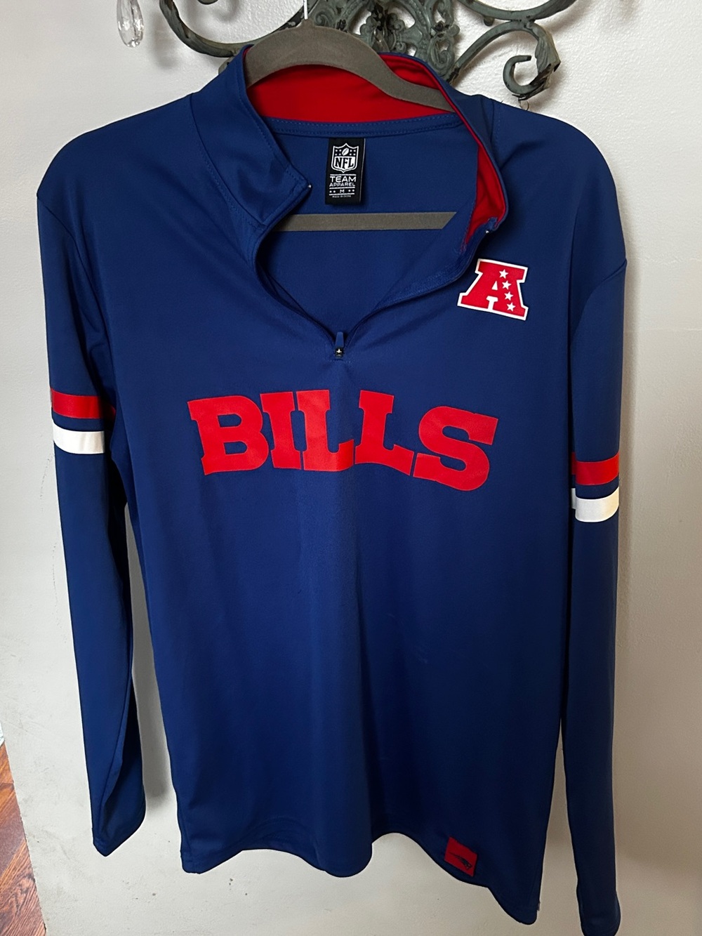 Buffalo Bills NFL Team Apparel 1/4 Zip Men’s Medium Patriots Logo Factory Error